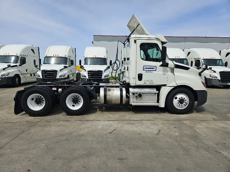 2020 Freightliner Cascadia in Moberly, MO — photo 8
