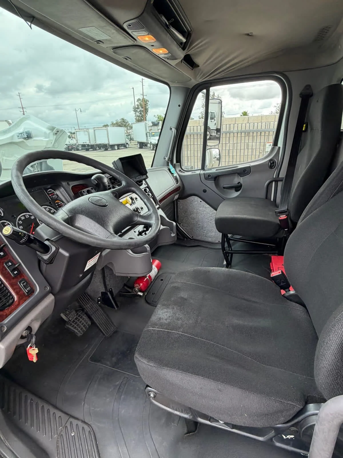 2019 Freightliner M2 106 in Fontana, CA — photo 7
