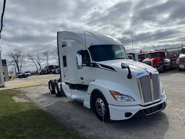 2022 Kenworth T680 - image 3
