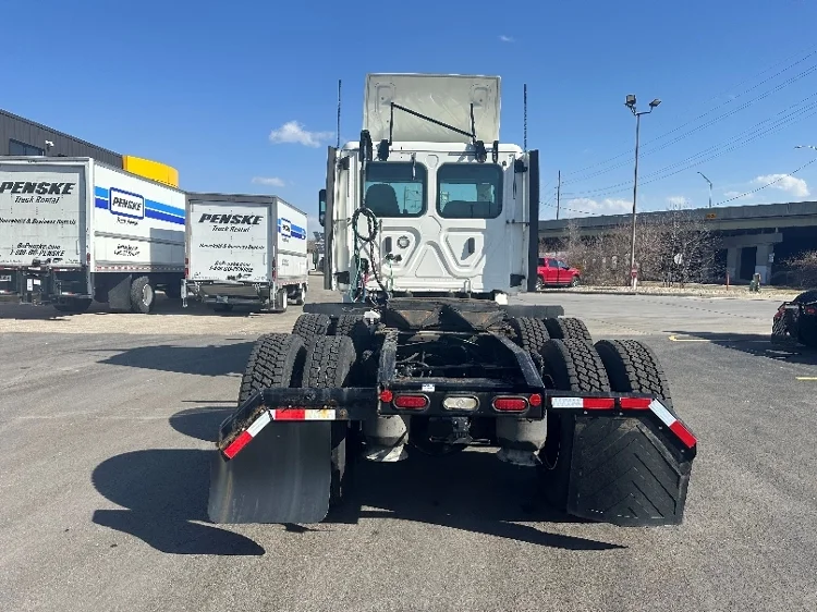 2020 Freightliner Cascadia in Indianapolis, IN — photo 6