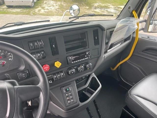 2026 Peterbilt 548 - image 15