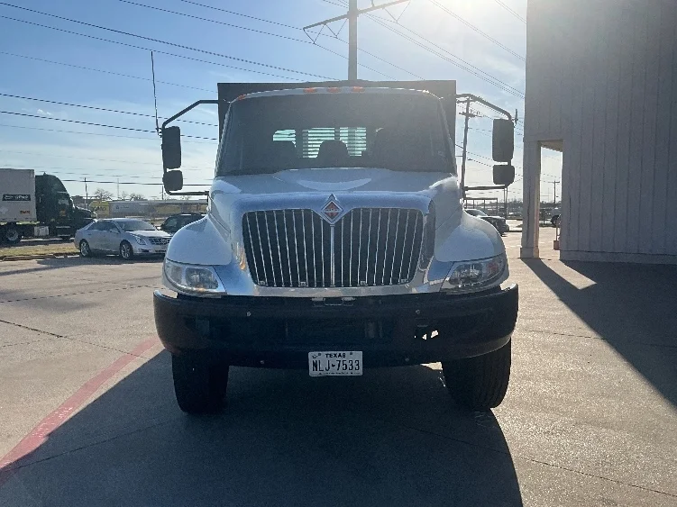 2020 International MV - image 2