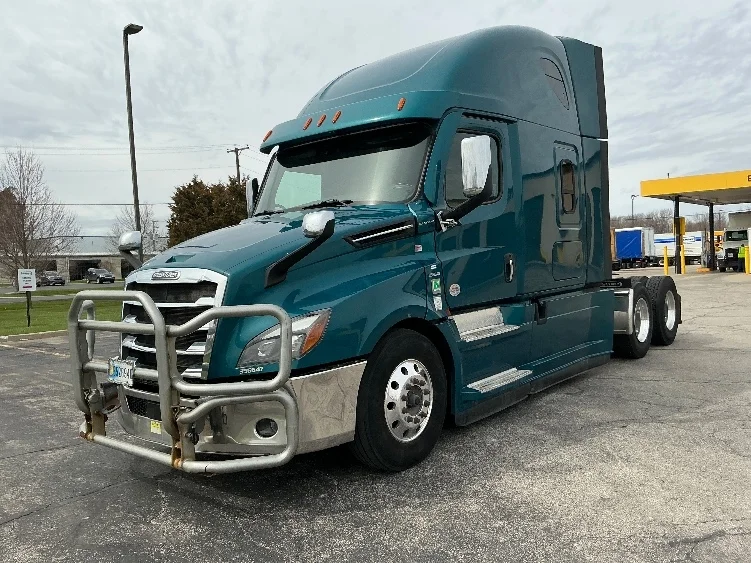 2021 Freightliner Cascadia - image 3