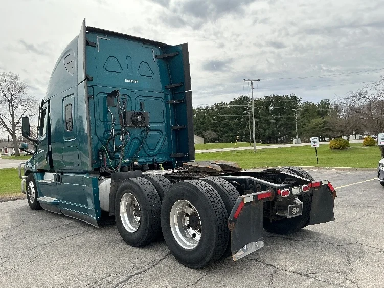 2021 Freightliner Cascadia - image 5
