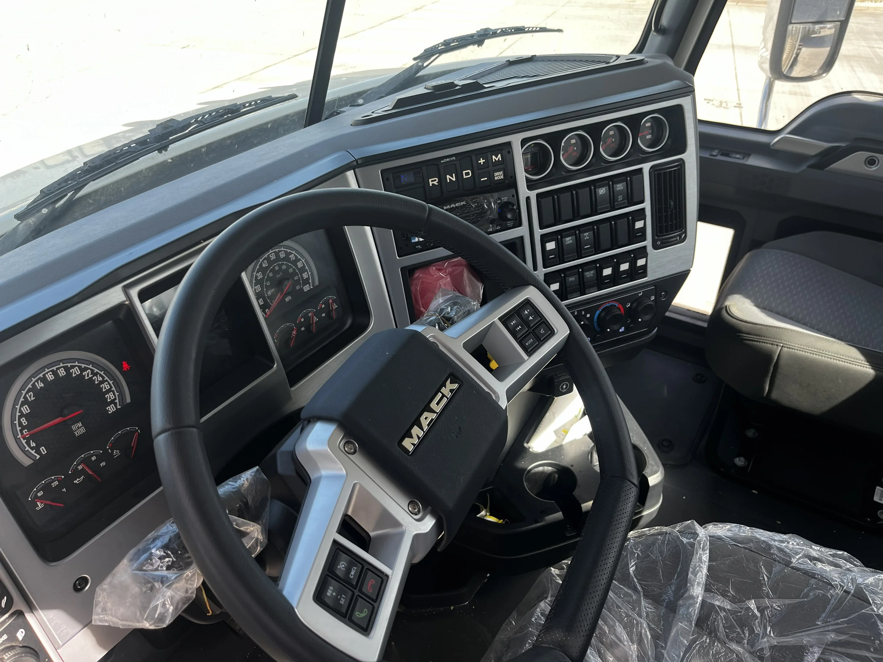 2026 Mack Granite in Tolleson, AZ — photo 12