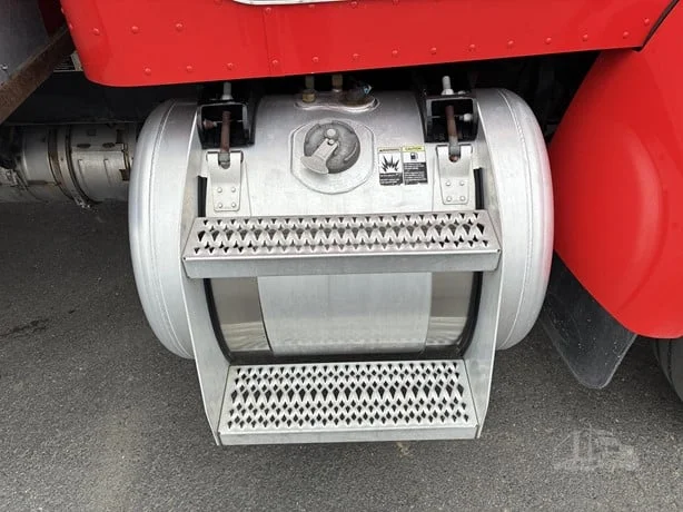 2019 Peterbilt 337 - image 26