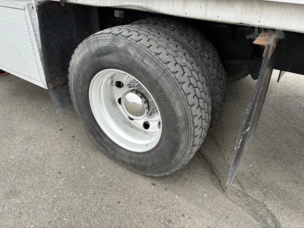 2019 Peterbilt 337 - image 18