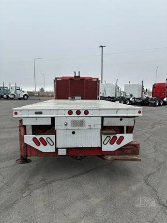 2019 Peterbilt 337 - image 4
