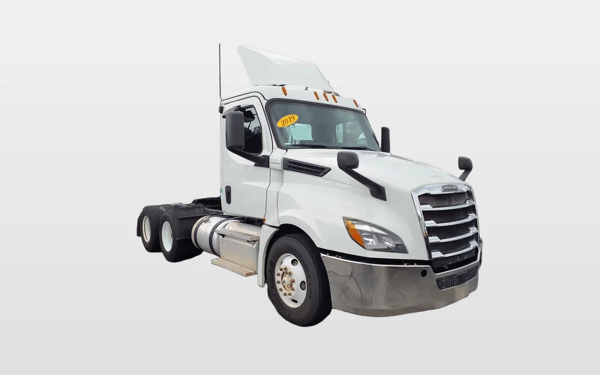 2019 Freightliner Cascadia - image 1