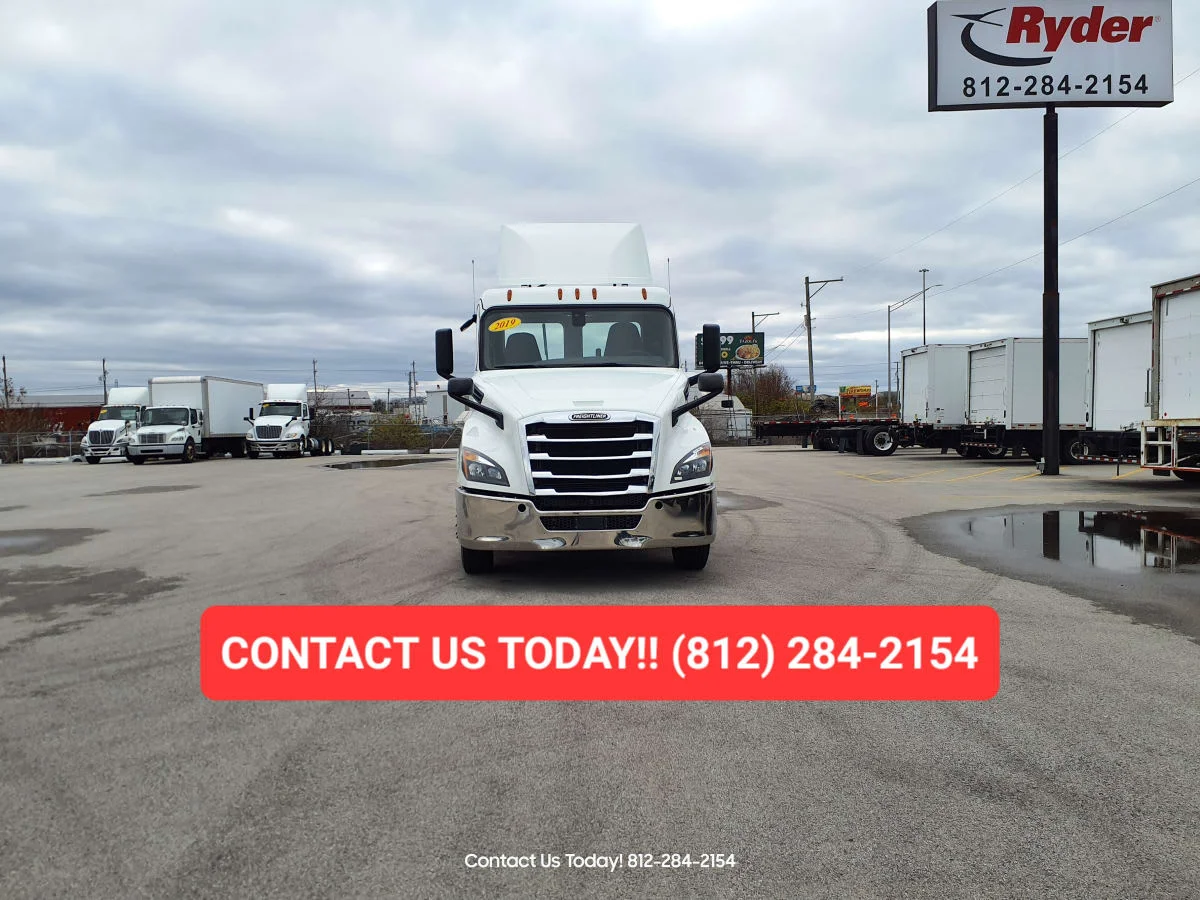 2019 Freightliner Cascadia - image 2