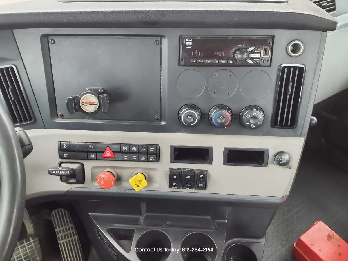 2019 Freightliner Cascadia - image 14