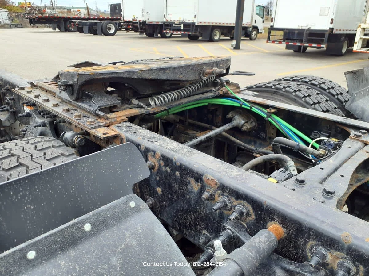 2019 Freightliner Cascadia - image 10