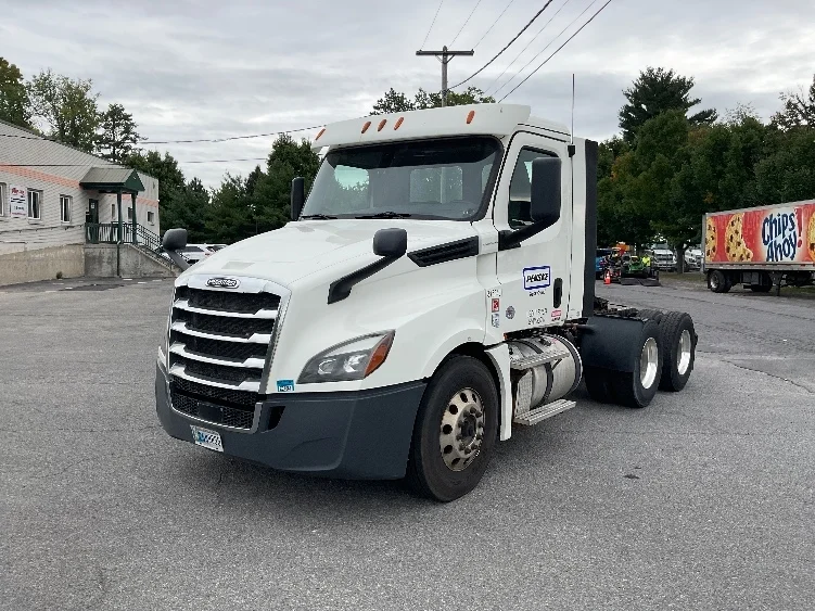 2018 Freightliner Cascadia in Tully, NY — photo 3