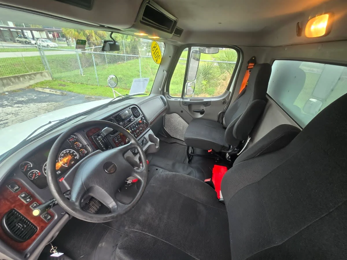 2018 Freightliner M2 106 in Tampa, FL — photo 7