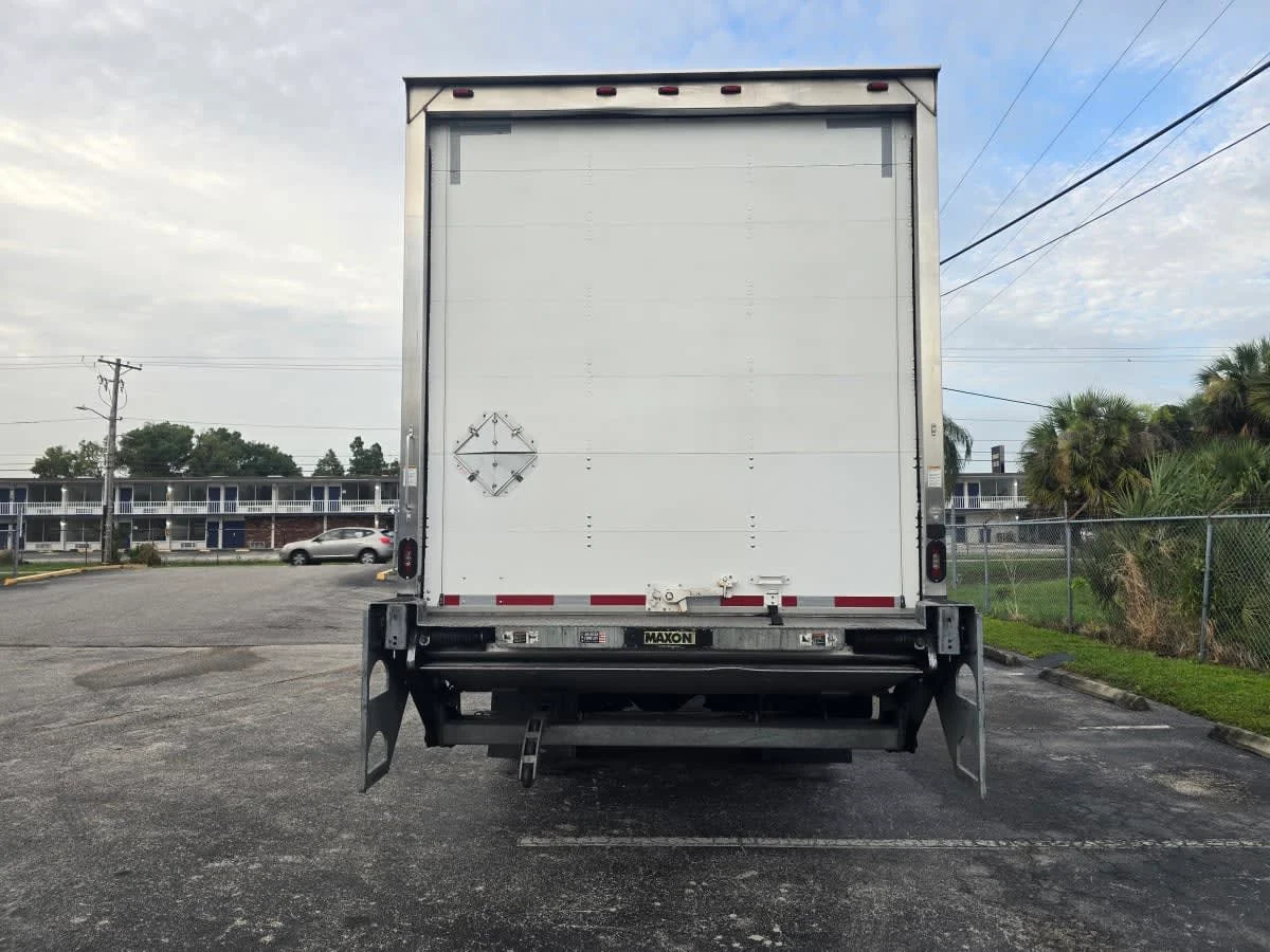 2018 Freightliner M2 106 in Tampa, FL — photo 5