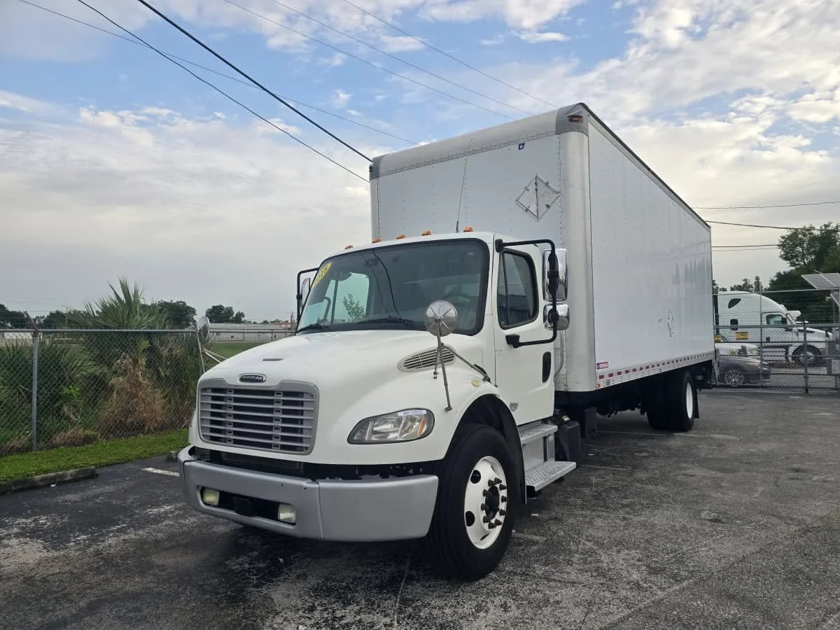 2018 Freightliner M2 106 in Tampa, FL — photo 3