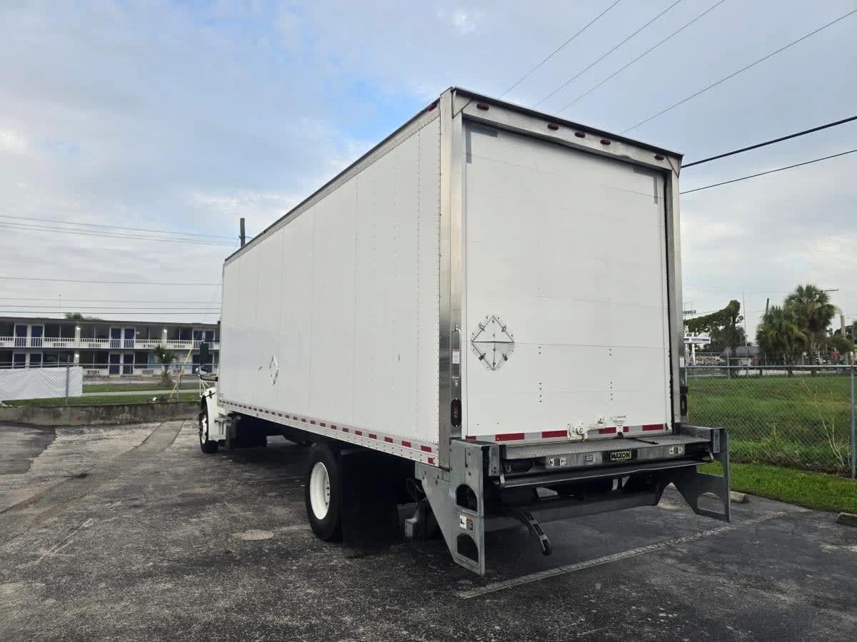 2018 Freightliner M2 106 in Tampa, FL — photo 4