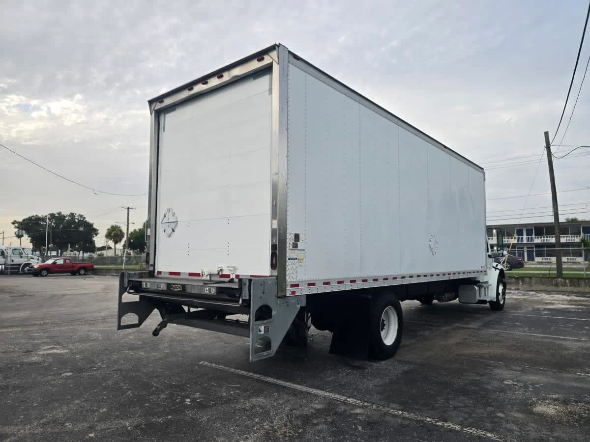 2018 Freightliner M2 106 in Tampa, FL — photo 6