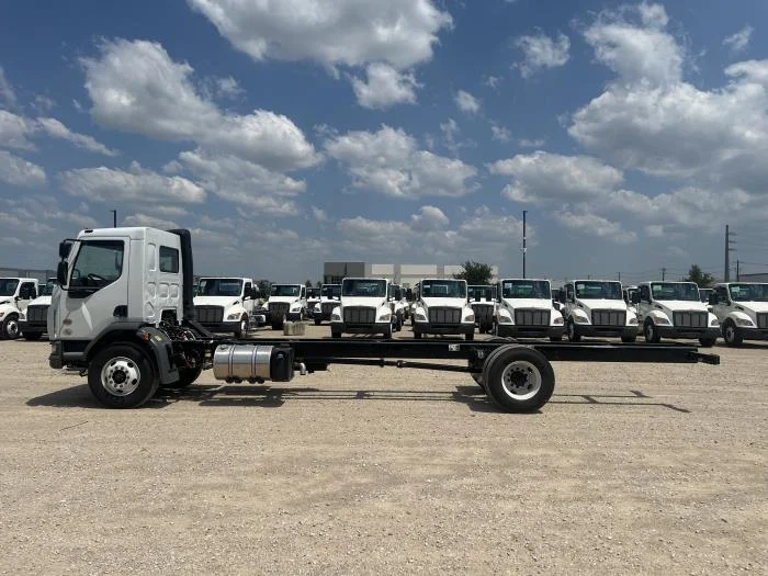 2025 Peterbilt 220EV - image 9