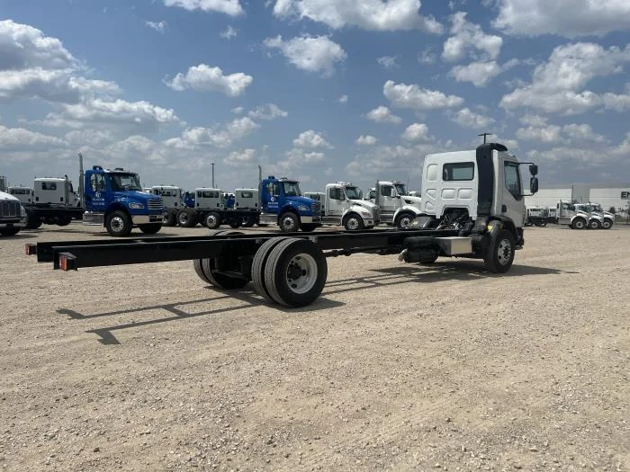 2025 Peterbilt 220EV - image 6