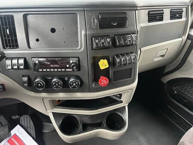 2023 Peterbilt 579 - image 11