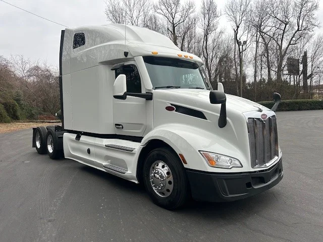 2023 Peterbilt 579 - image 3