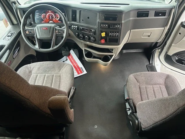 2023 Peterbilt 579 - image 15