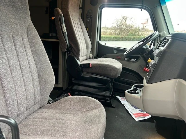 2023 Peterbilt 579 - image 12