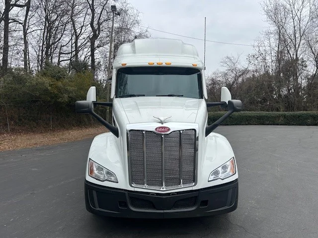 2023 Peterbilt 579 - image 2