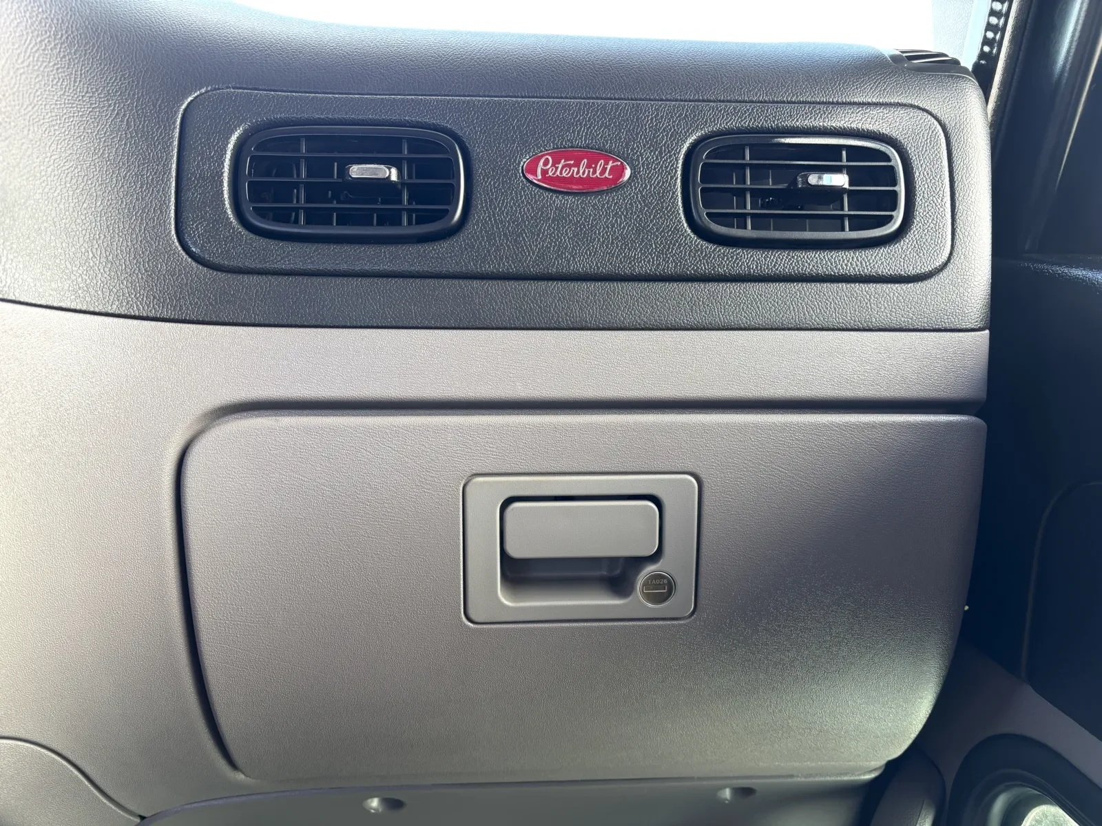 2023 Peterbilt 389 - image 19