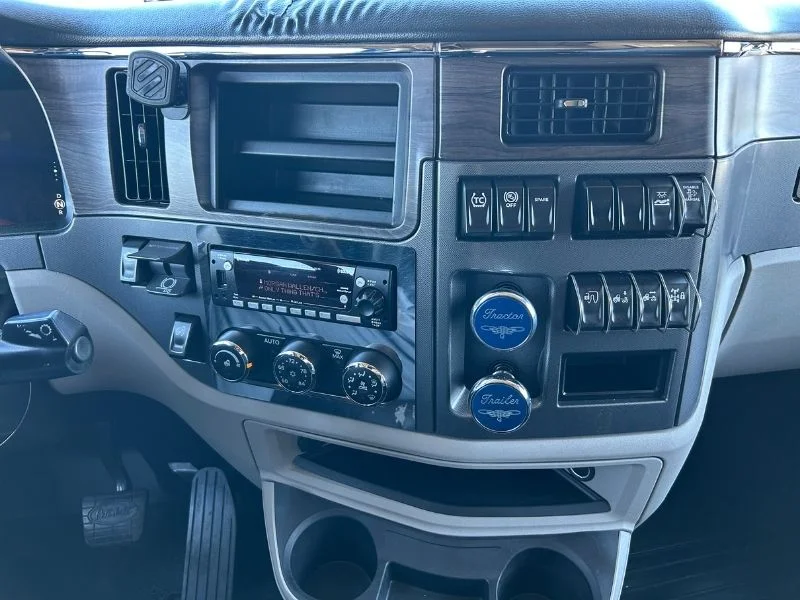 2022 Peterbilt 579 in Richmond, VA — photo 17