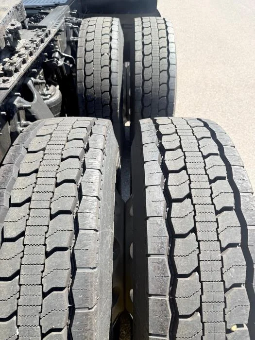 2020 International LT - image 7