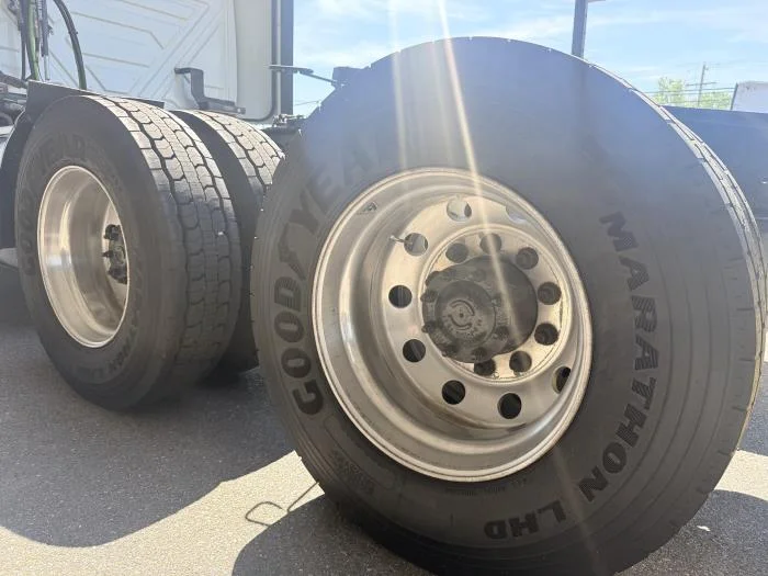 2020 International LT - image 20