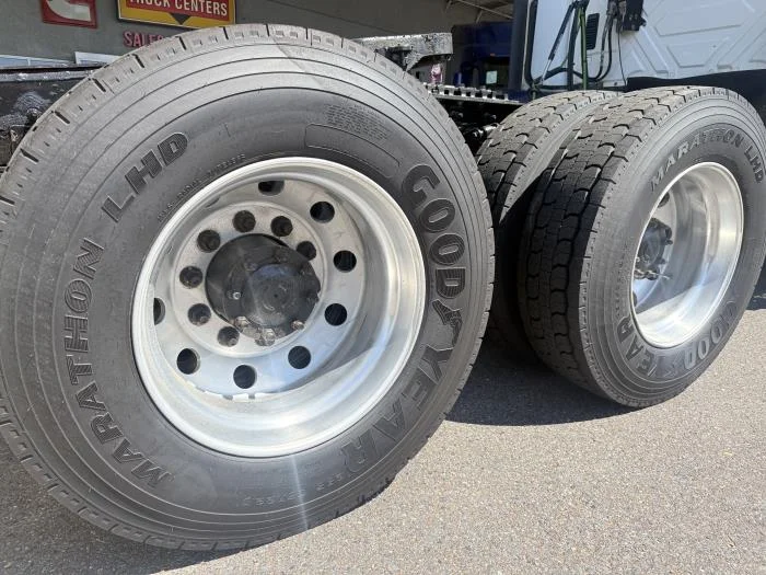 2020 International LT - image 19