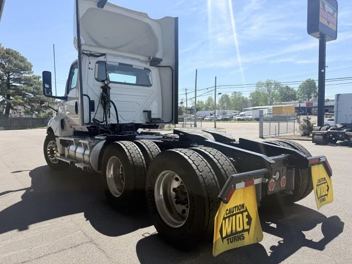 2020 International LT - image 15