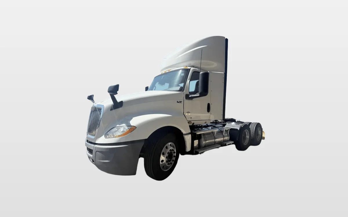 2020 International LT - image 1