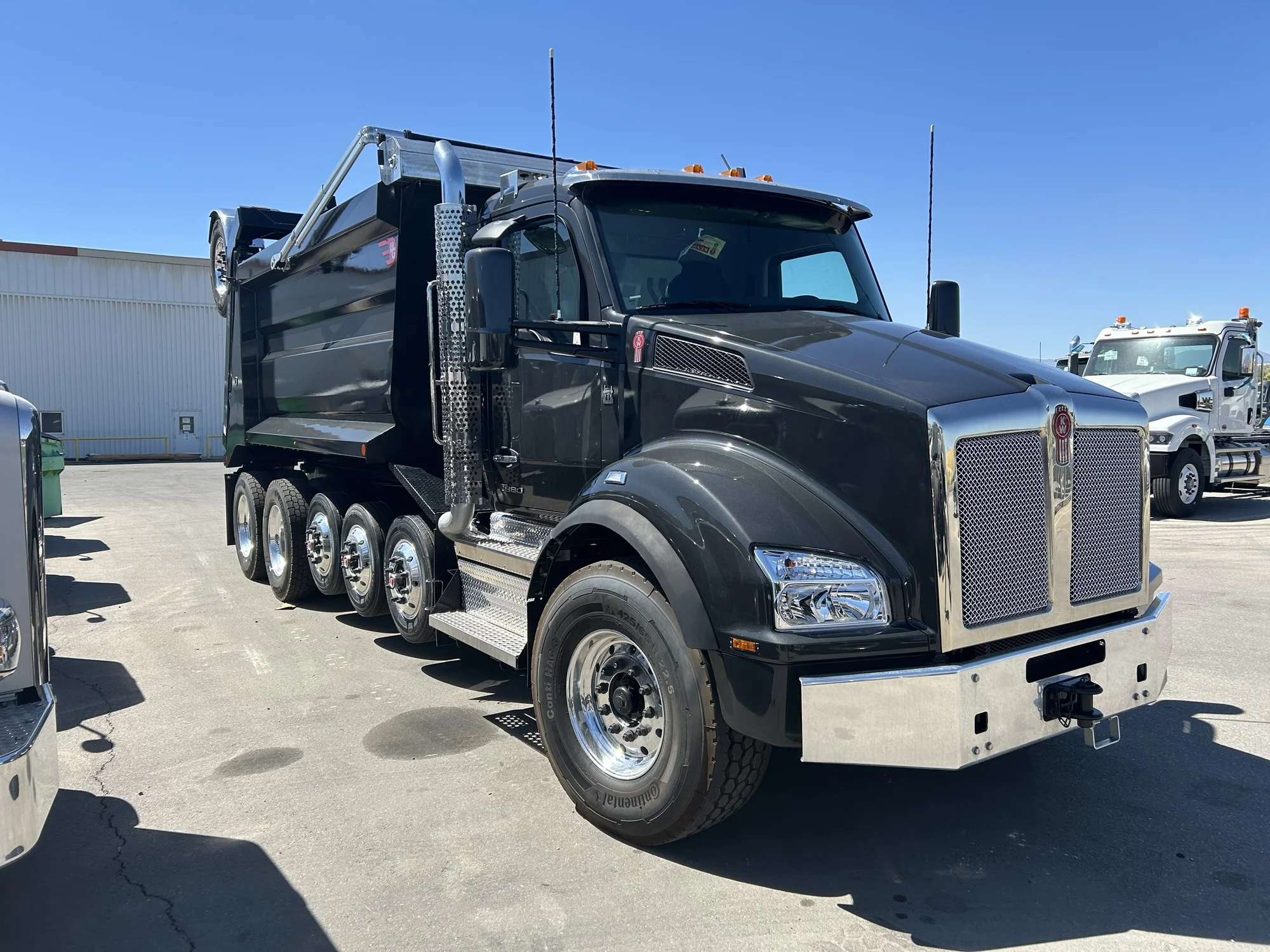 2026 Kenworth T880 - image 3
