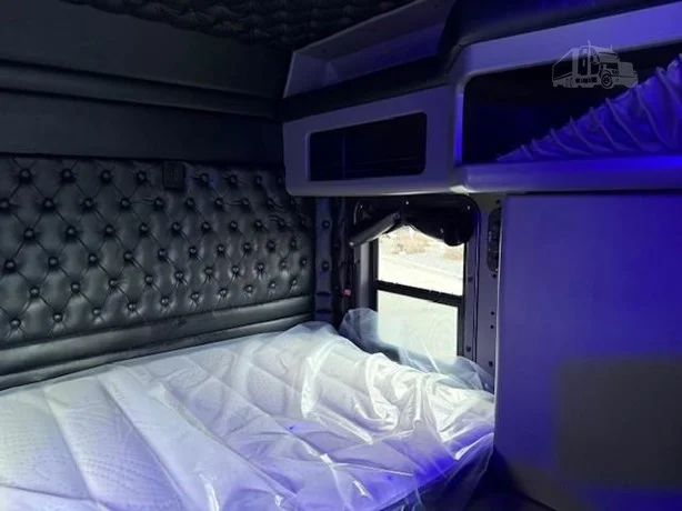 2022 Kenworth W900 - image 12