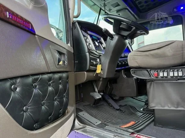2022 Kenworth W900 - image 9