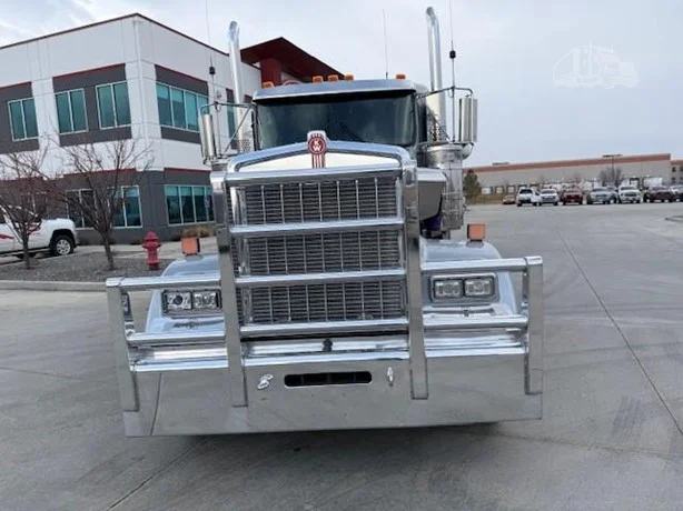 2022 Kenworth W900 - image 2