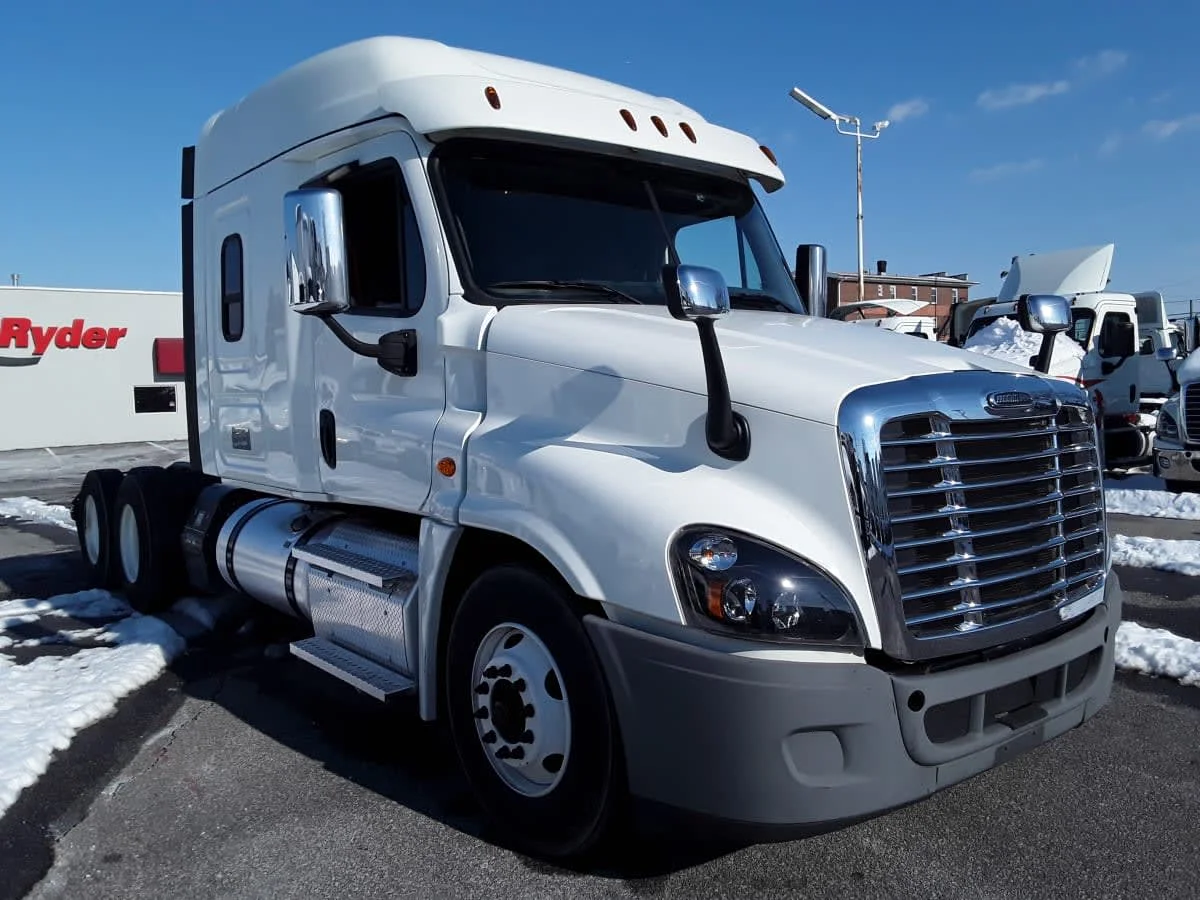 2020 Freightliner Cascadia in Allentown, PA — photo 3