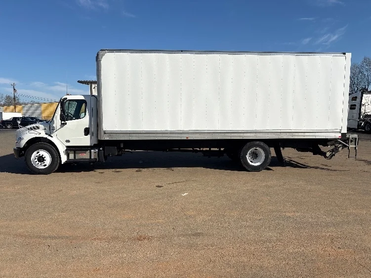 2020 Freightliner M2 106 - image 4