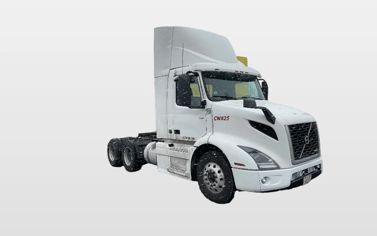 2020 Volvo VNR 640 - image 1