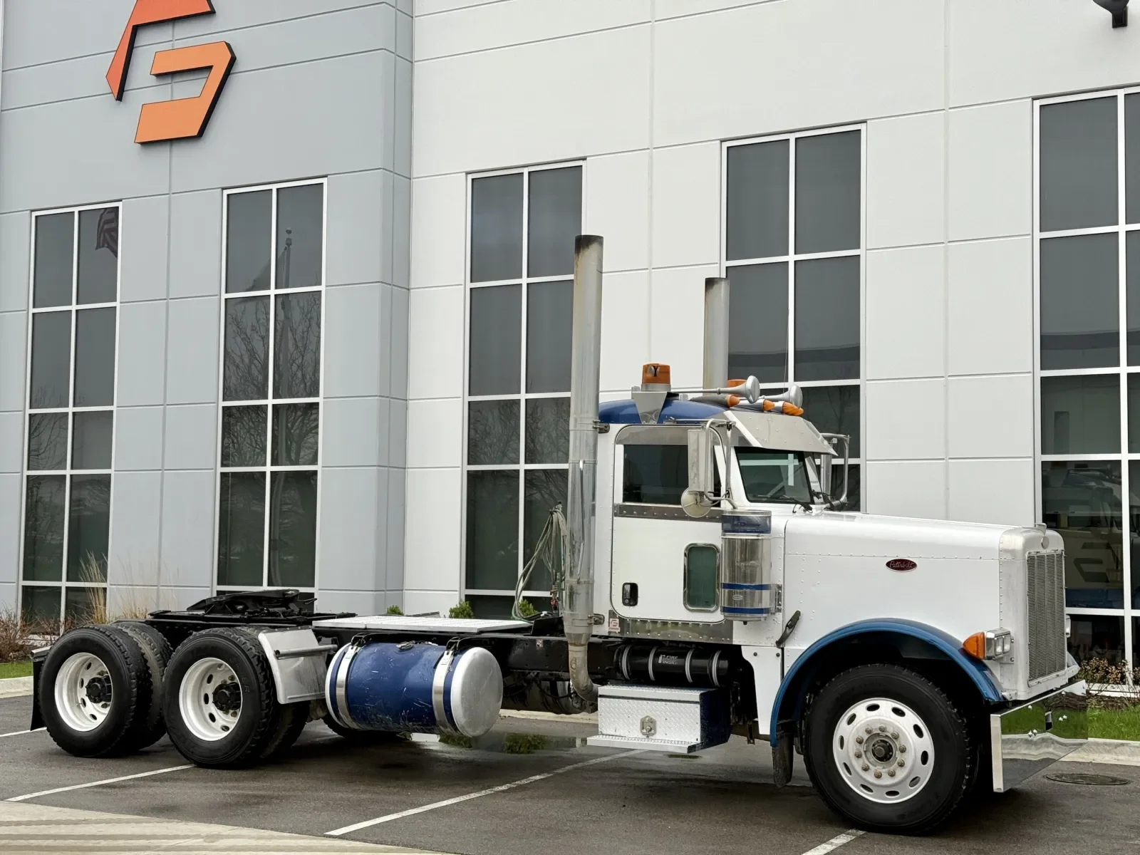 2007 Peterbilt 379 in New Lenox, IL — photo 2