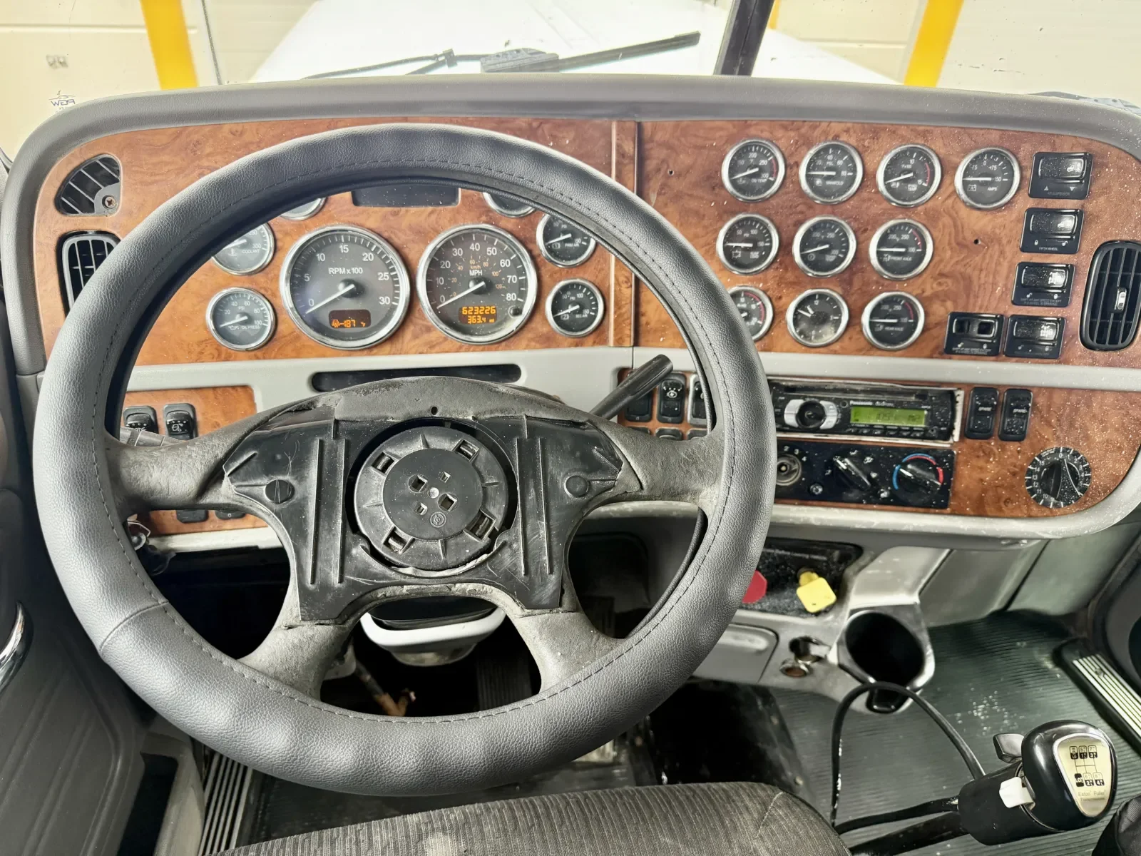 2007 Peterbilt 379 in New Lenox, IL — photo 16
