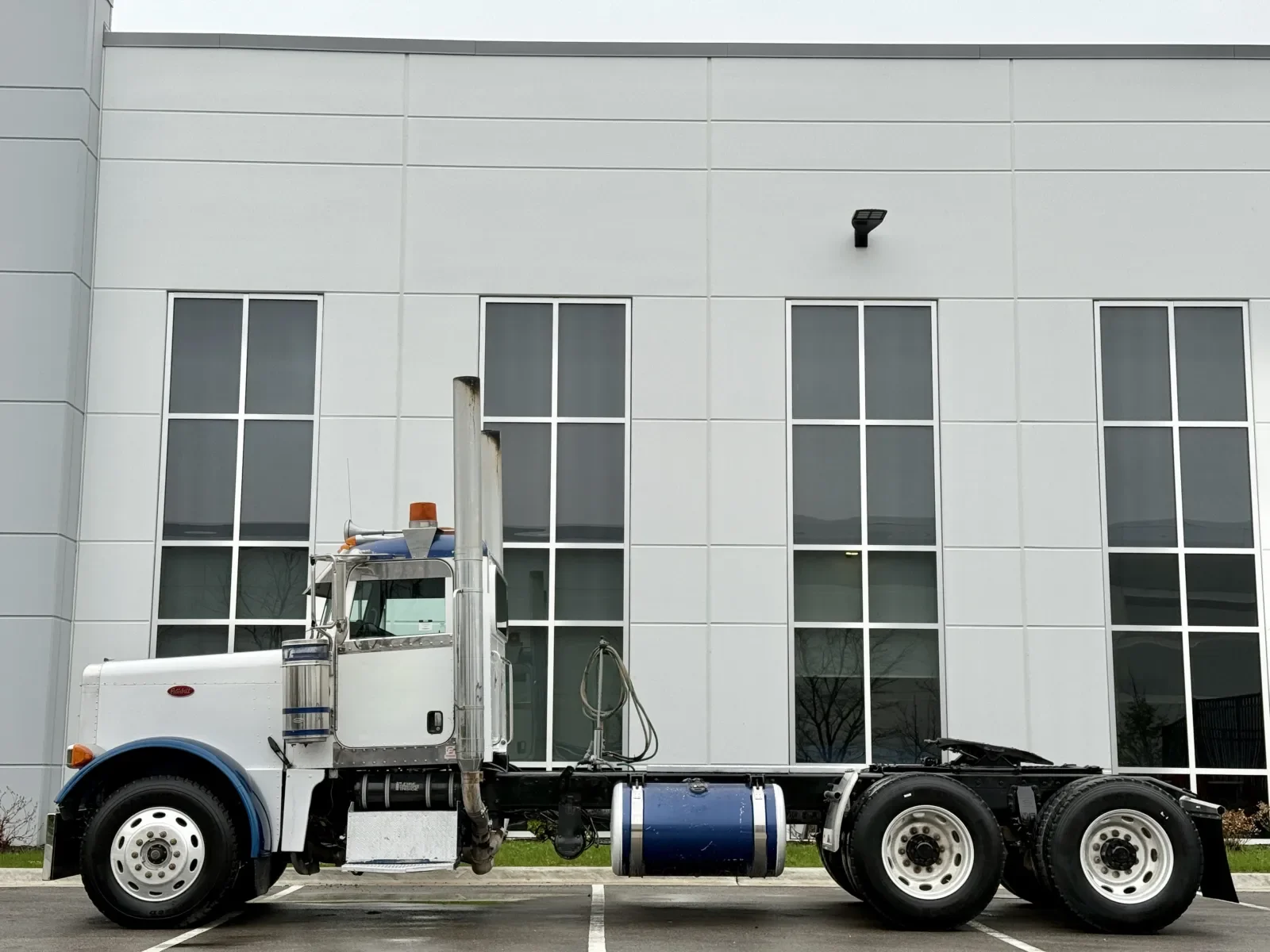 2007 Peterbilt 379 in New Lenox, IL — photo 4