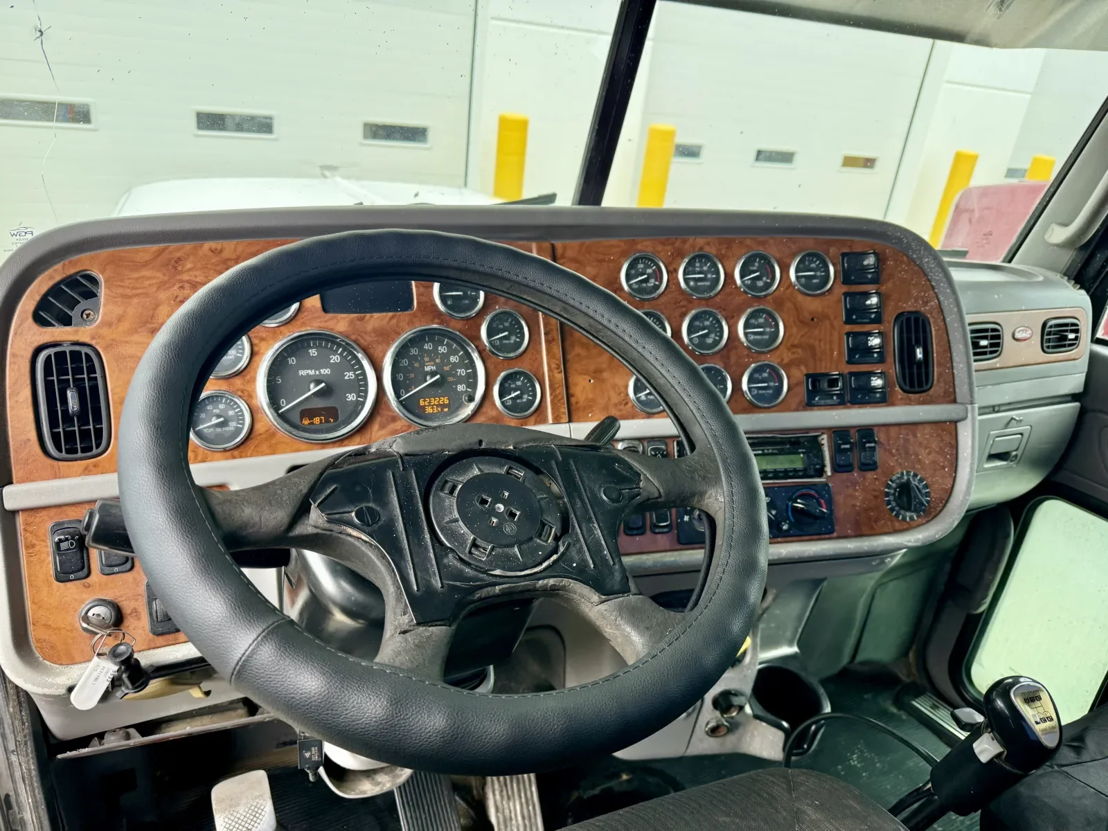 2007 Peterbilt 379 in New Lenox, IL — photo 15