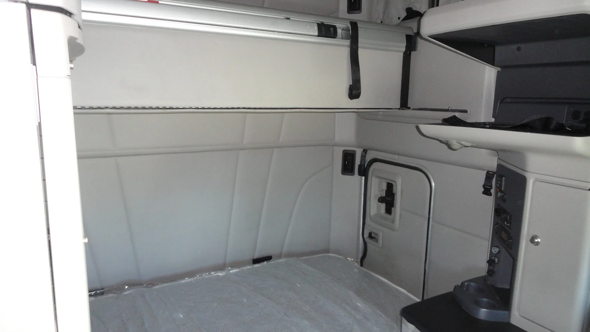 2022 Peterbilt 579 - image 8