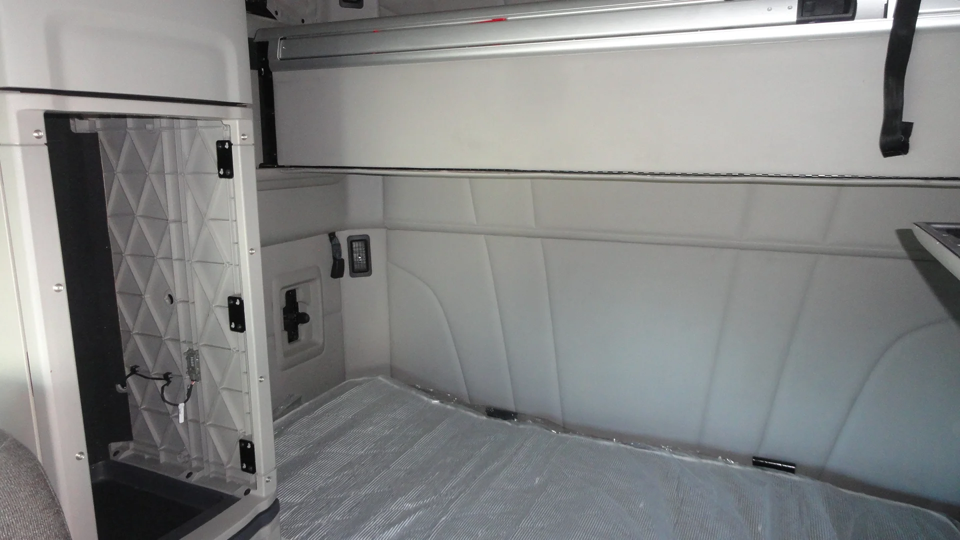 2022 Peterbilt 579 - image 9