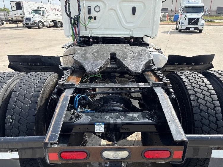 2020 Freightliner Cascadia - image 6